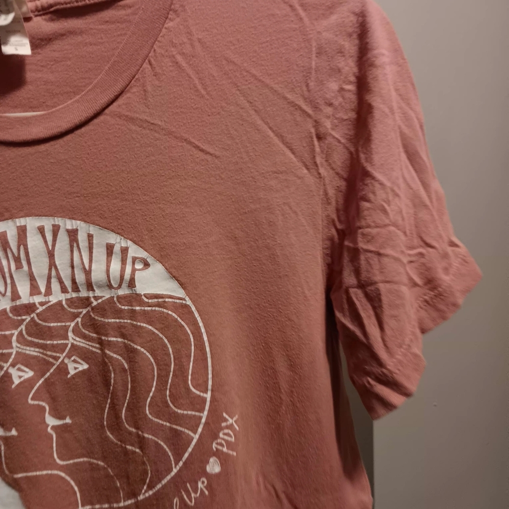 Women's Mauve Graphic Tee - "Lifting Womxn Up" - Picture 3 of 12